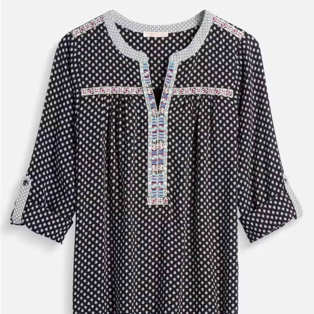 Skies Are Blue Black and White Graphic Tunic with 3/4 Sleeves